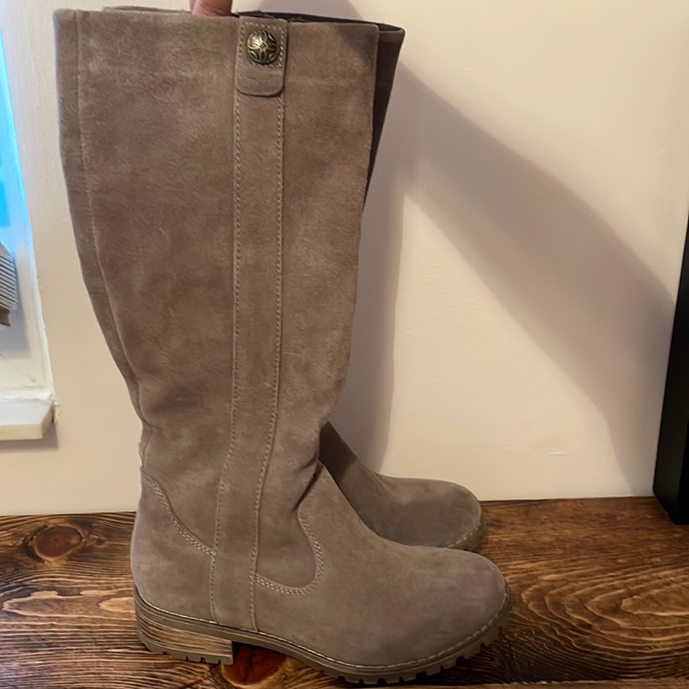 Beautiful suede womens riding boots